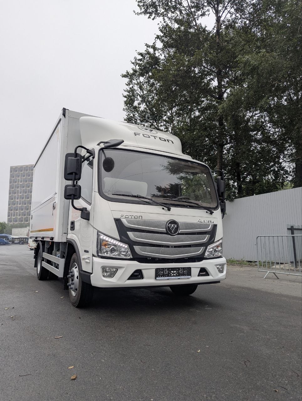 Передача FOTON S85 с надстройкой «бабочка» клиенту для перевозки товаров для сада и огорода
