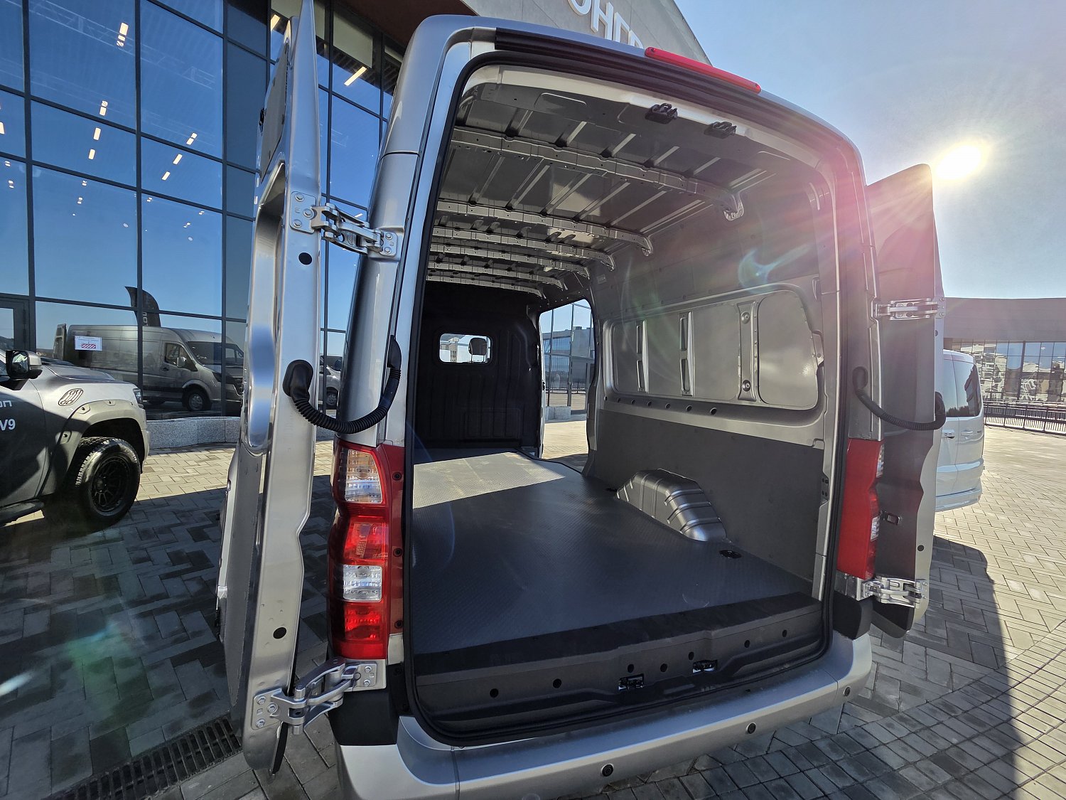 Цельнометаллический фургон TOANO PRO 2.5 дизель